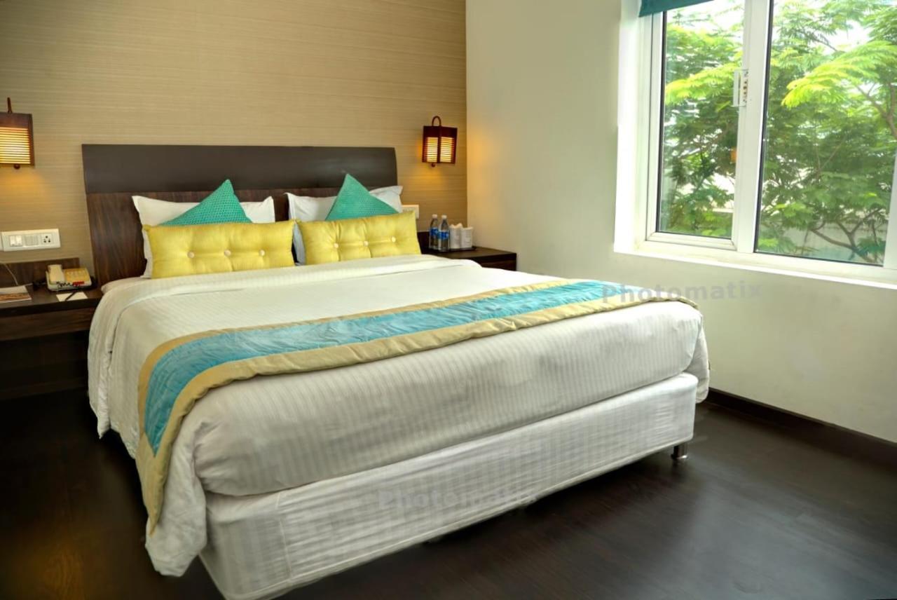 The Centre Point Hotel Madras Buitenkant foto