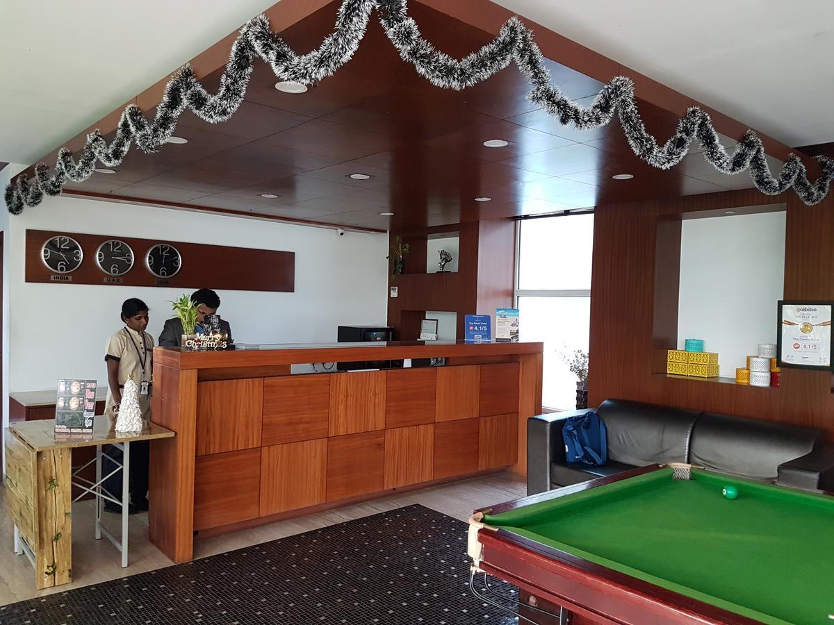 The Centre Point Hotel Madras Buitenkant foto