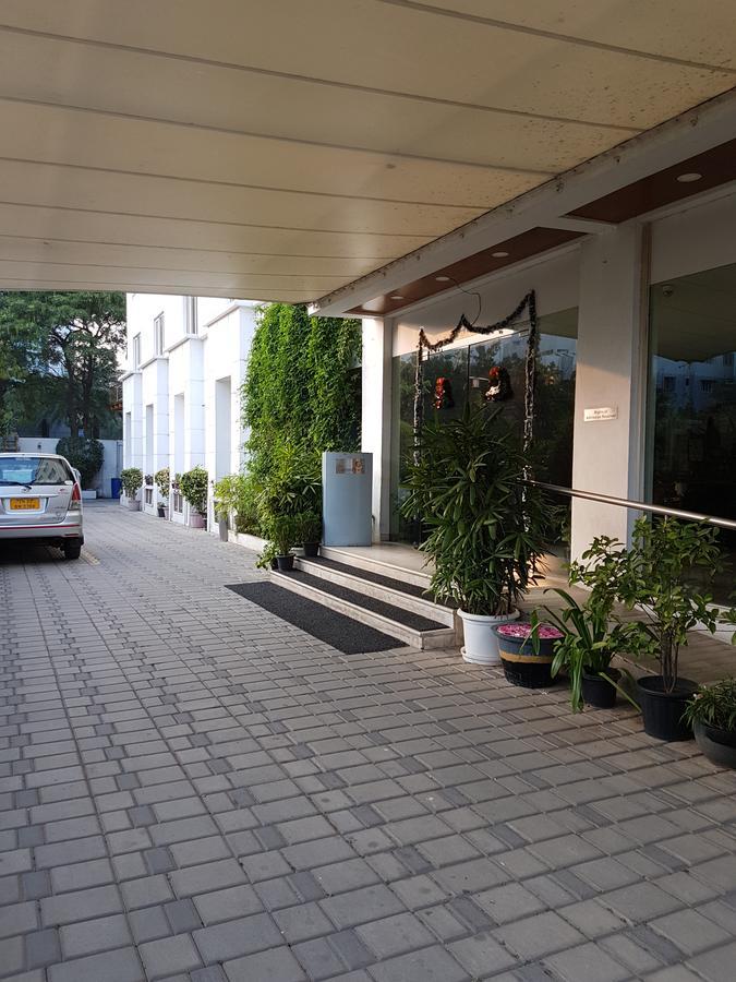 The Centre Point Hotel Madras Buitenkant foto