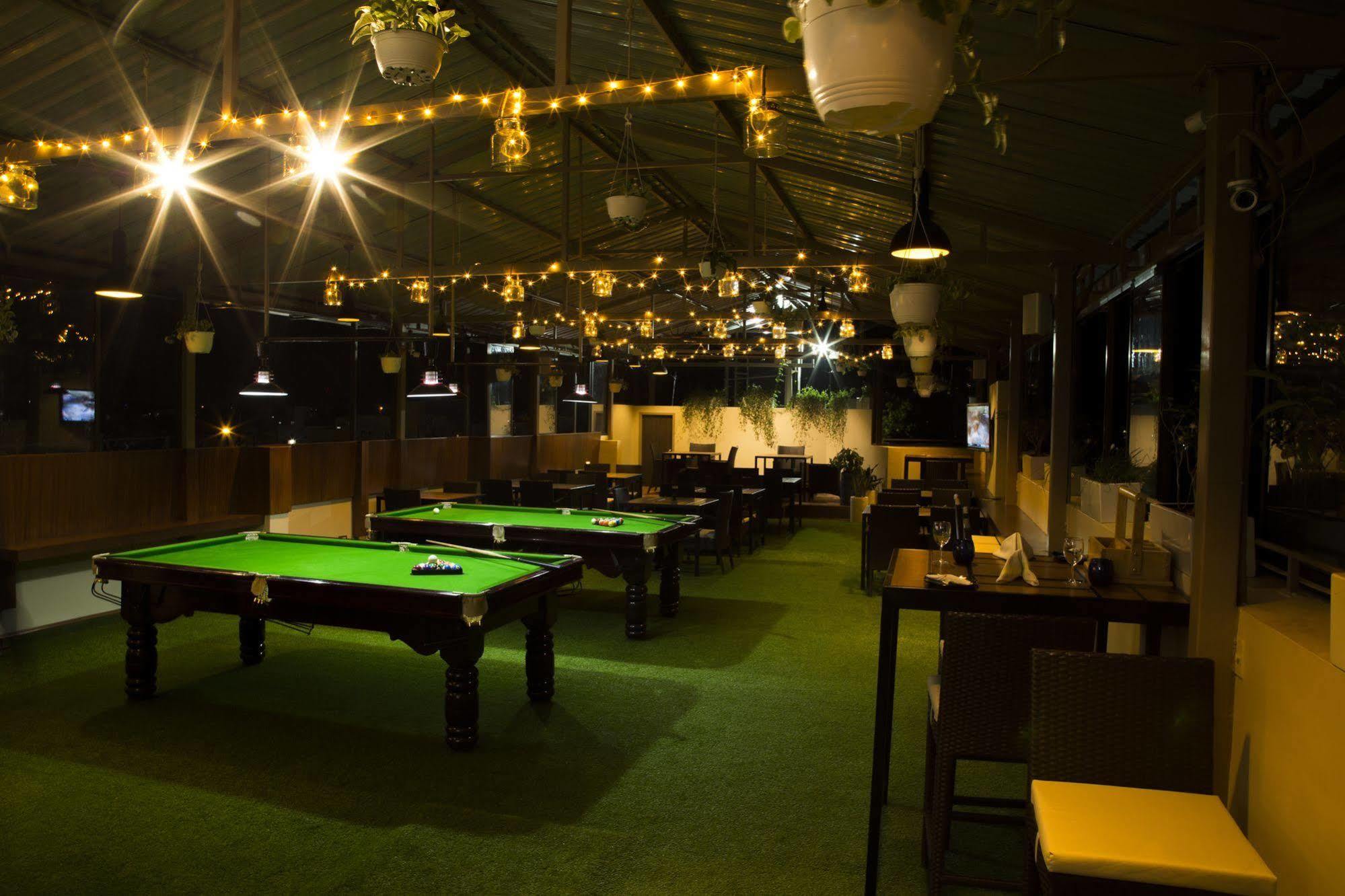 The Centre Point Hotel Madras Buitenkant foto