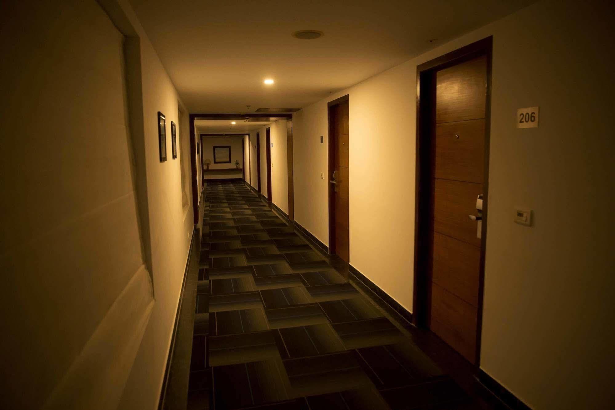 The Centre Point Hotel Madras Buitenkant foto