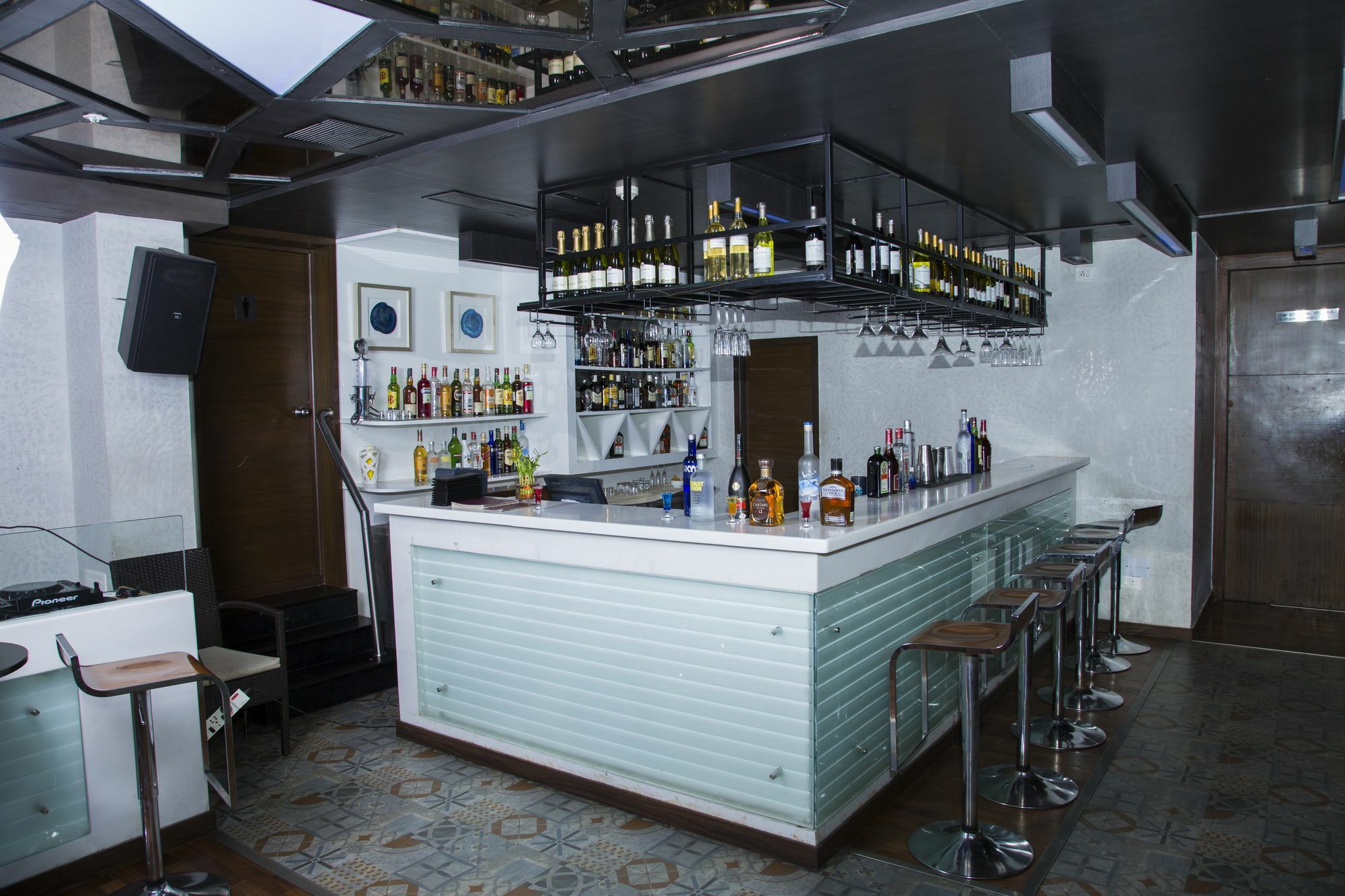The Centre Point Hotel Madras Buitenkant foto